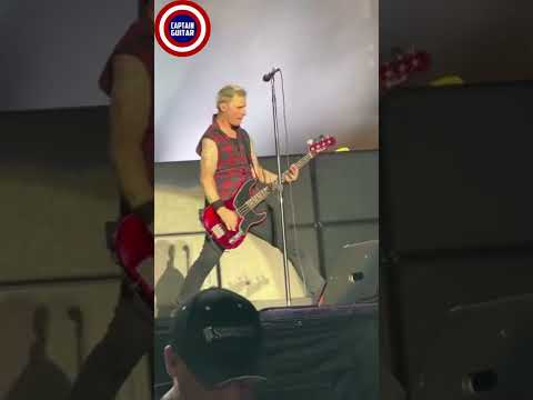 Thumbnail for Mike Dirnt - Live Solo - Green Day - Jesus of Suburbia - Bass Guitar Solo #shorts #bassguitarsolo by Mike Dirnt