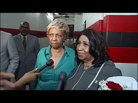 Thumbnail for Rare Clip: Aretha Franklin & Cissy Houston Backstage at McDonald's Gospelfest 2013 in Newark, NJ by Aretha Franklin