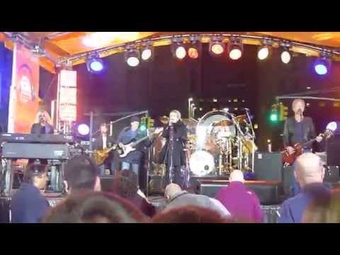 Thumbnail for Go Your Own Way soundcheck - Fleetwood Mac at Today show 10/9/2014 by Fleetwood Mac