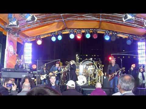 Thumbnail for Little Lies soundcheck - Fleetwood Mac on Today Show NYC 10/09/2014 by Fleetwood Mac