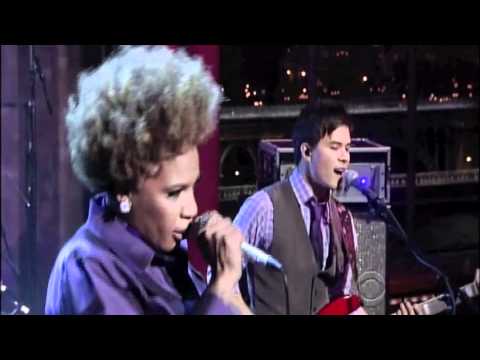 Thumbnail for Macy Gray sings Creep on David Letterman (May 8, 2012) by Macy Gray
